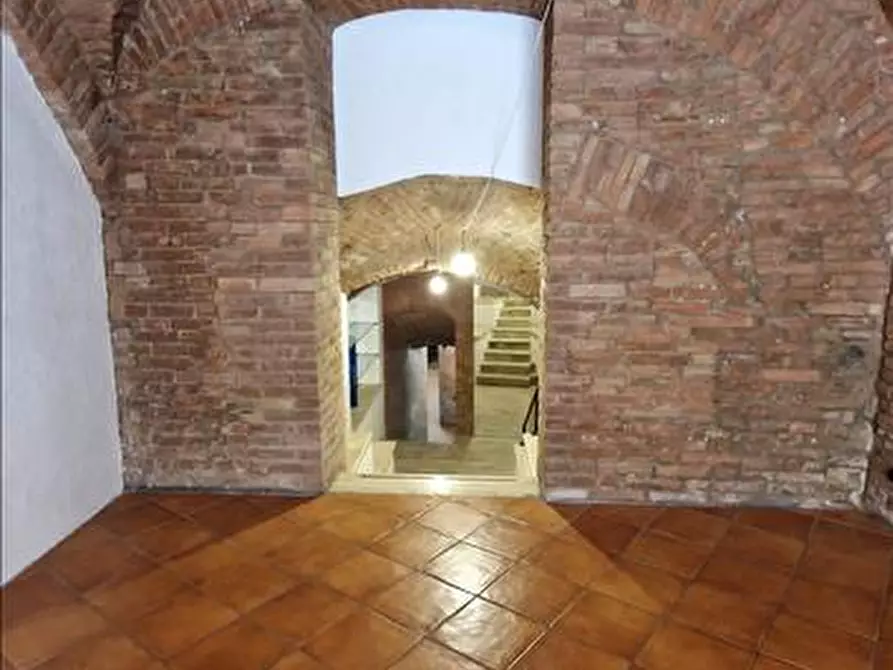 Immagine 4 di Locale commerciale in affitto  in Via Giovanni Duprè, 28 a Siena