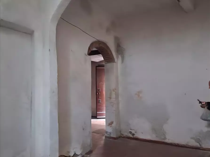 Immagine 4 di Locale commerciale in vendita  a Siena