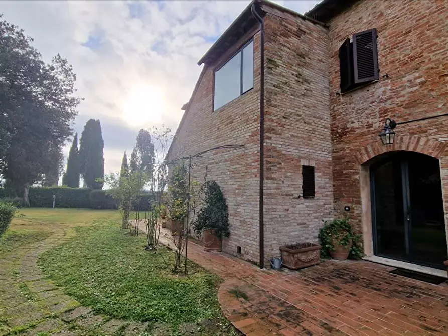 Immagine 1 di Villa in vendita  in Leonina a Siena