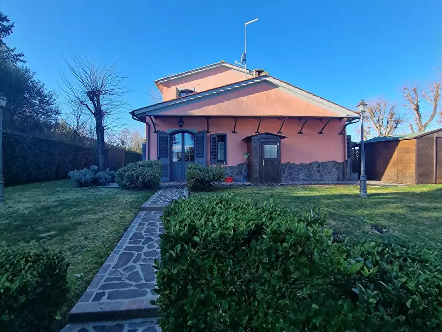 Immagine 1 di Villa in vendita  in Str. di Fogliano, 10 a Siena