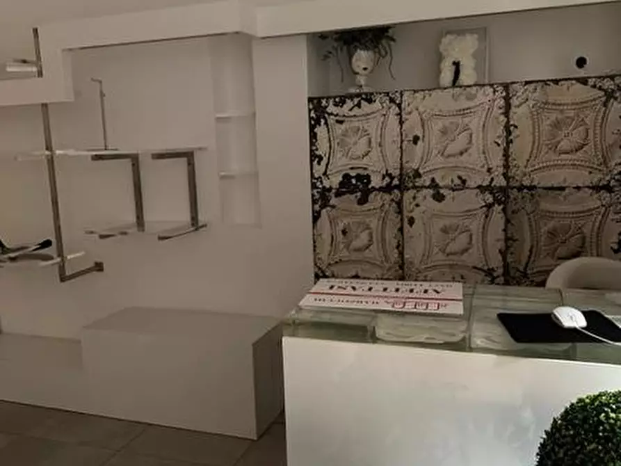 Immagine 6 di Locale commerciale in affitto  in via dei Pontani, 6 a Siena