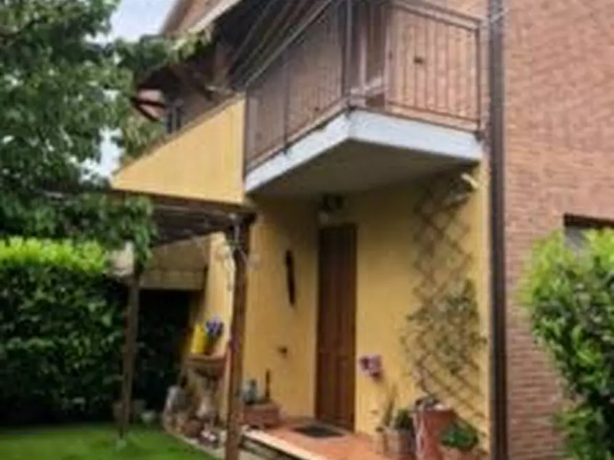 Immagine 1 di Villa in vendita  in Via Walter Tobagi, 12 a Sinalunga