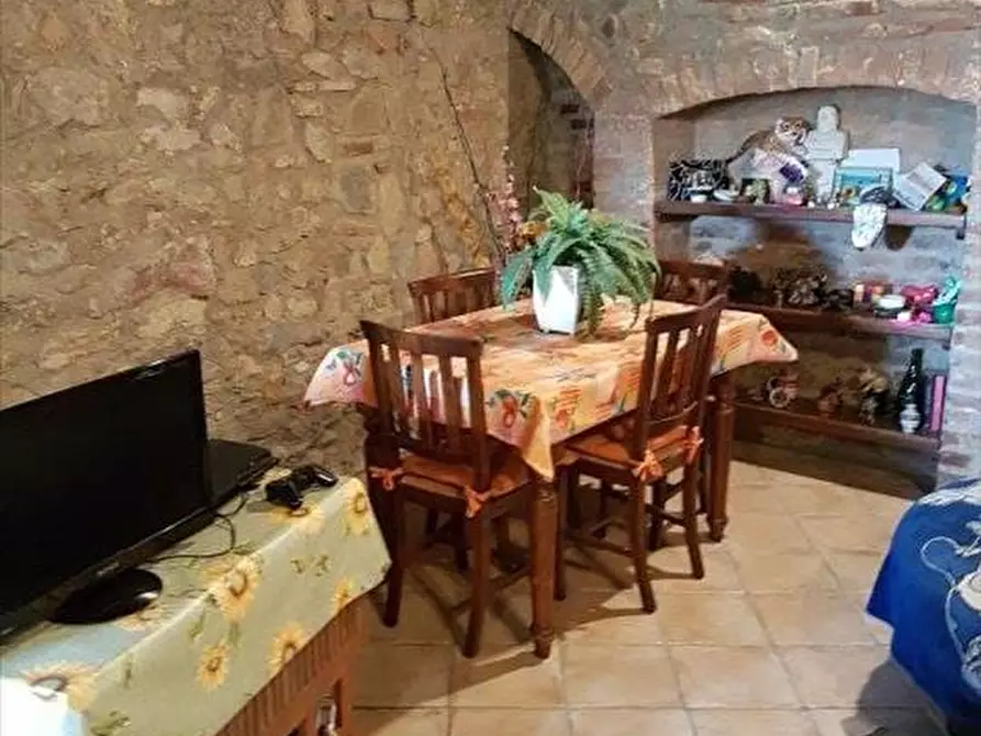 Immagine 3 di Appartamento in vendita  in Piazza Sant'Agostino, 11 a Monticiano