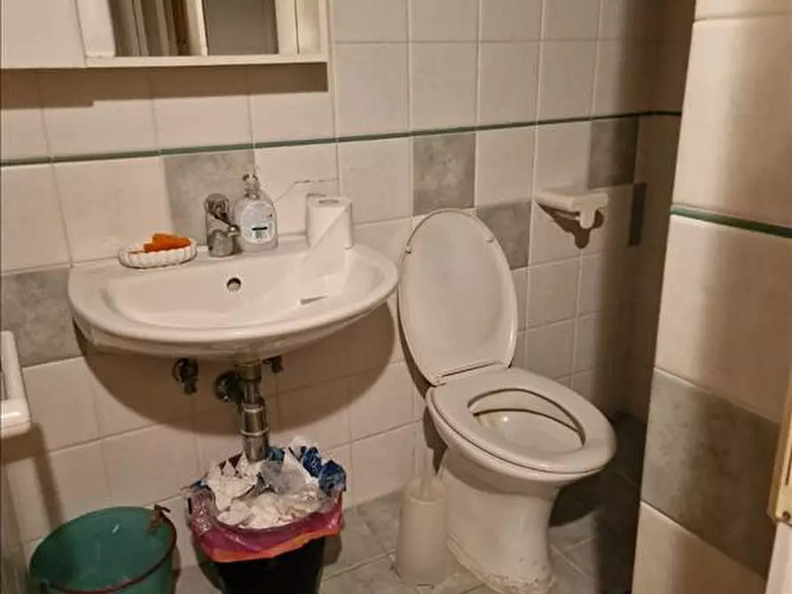 Immagine 4 di Locale commerciale in vendita  in Via di Vallerozzi, 88 a Siena