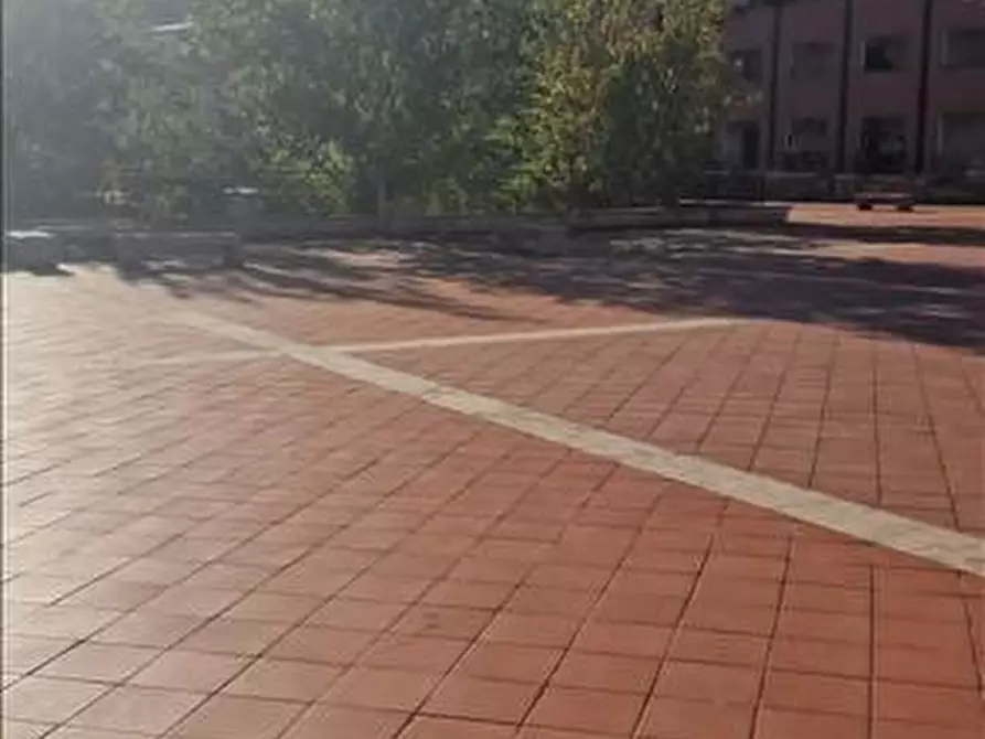 Immagine 6 di Locale commerciale in vendita  in Piazza Togliatti a Siena