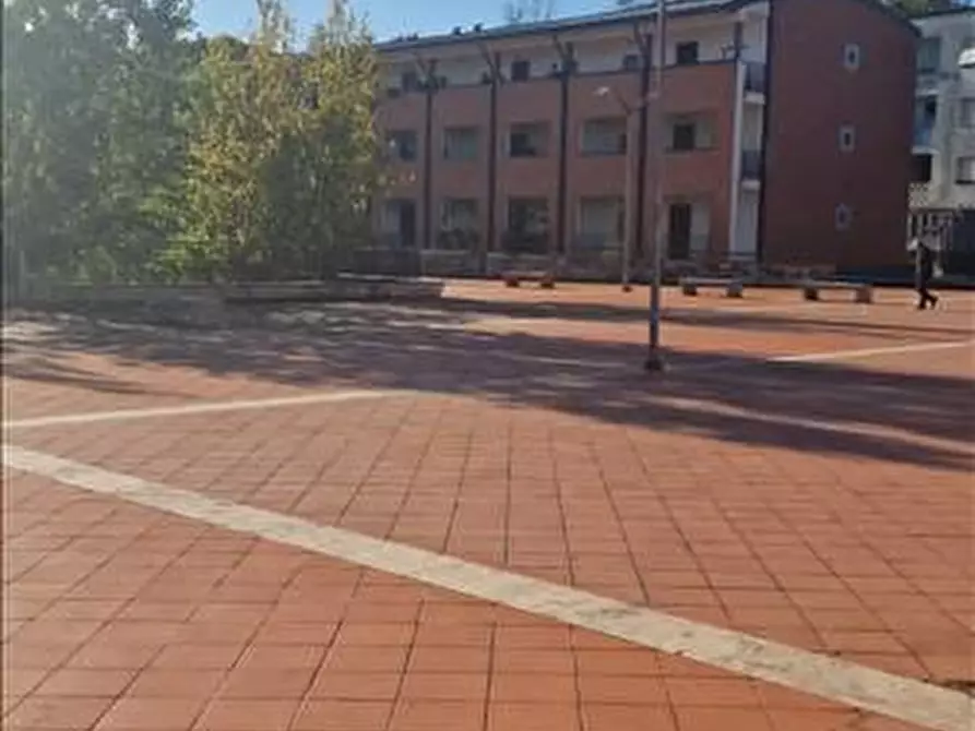 Immagine 7 di Locale commerciale in vendita  in Piazza Togliatti a Siena