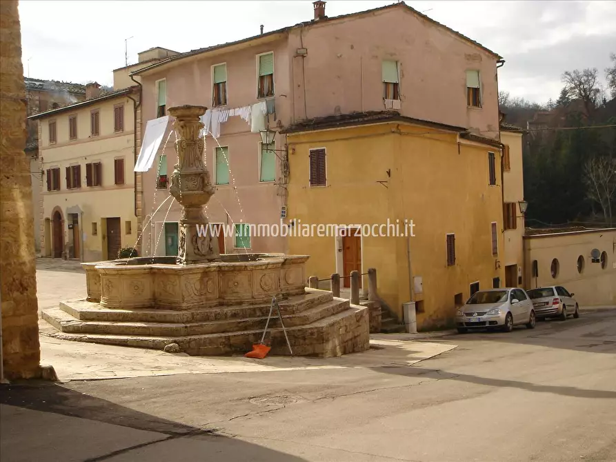 Immagine 2 di Appartamento in vendita  in Piazza del Grano, 5 a Asciano