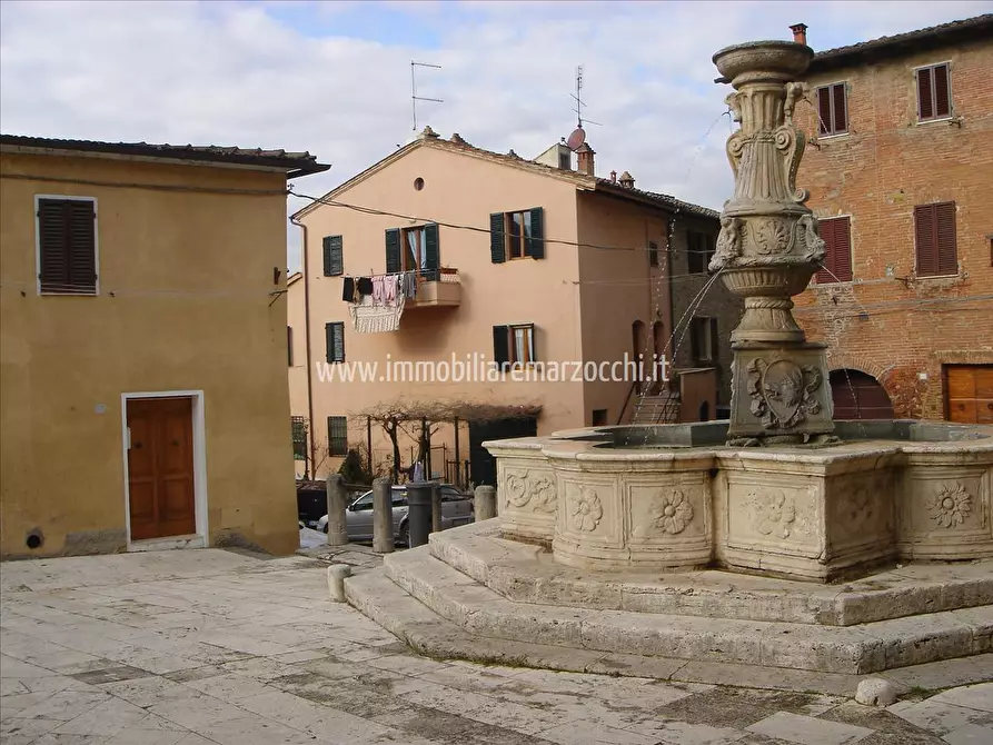 Immagine 1 di Appartamento in vendita  in Piazza del Grano, 5 a Asciano