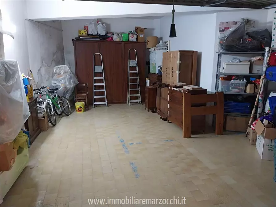 Immagine 1 di Garage in vendita  a Siena