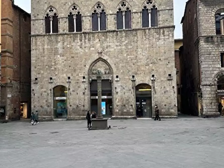 Immagine 1 di Appartamento in vendita  in Piazza Tolomei, 12 a Siena