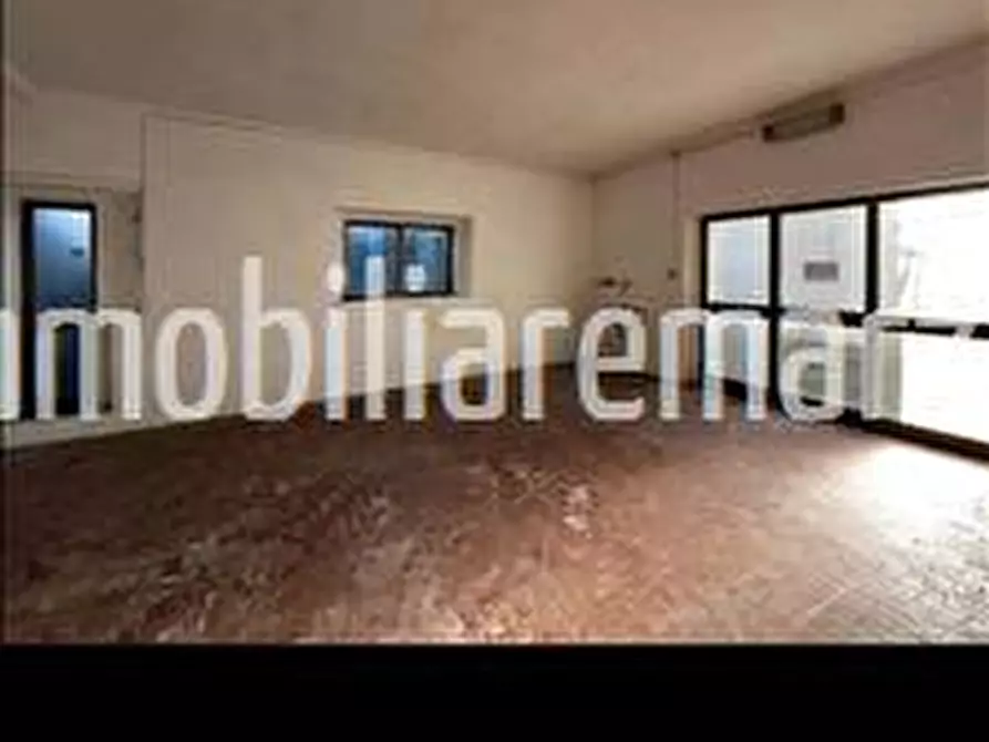Immagine 2 di Locale commerciale in vendita  in Viale Telamonio, 1 a Grosseto
