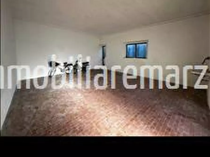 Immagine 3 di Locale commerciale in vendita  in Viale Telamonio, 1 a Grosseto