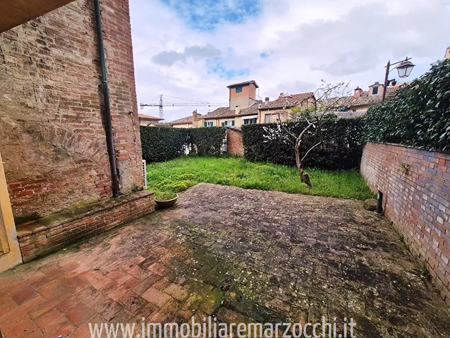 Immagine 4 di Appartamento in vendita  in Pian Dei Mantellini a Siena