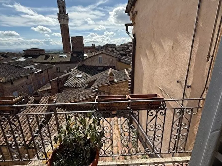 Immagine 1 di Appartamento in vendita  in Via Banchi di Sopra, 34 a Siena