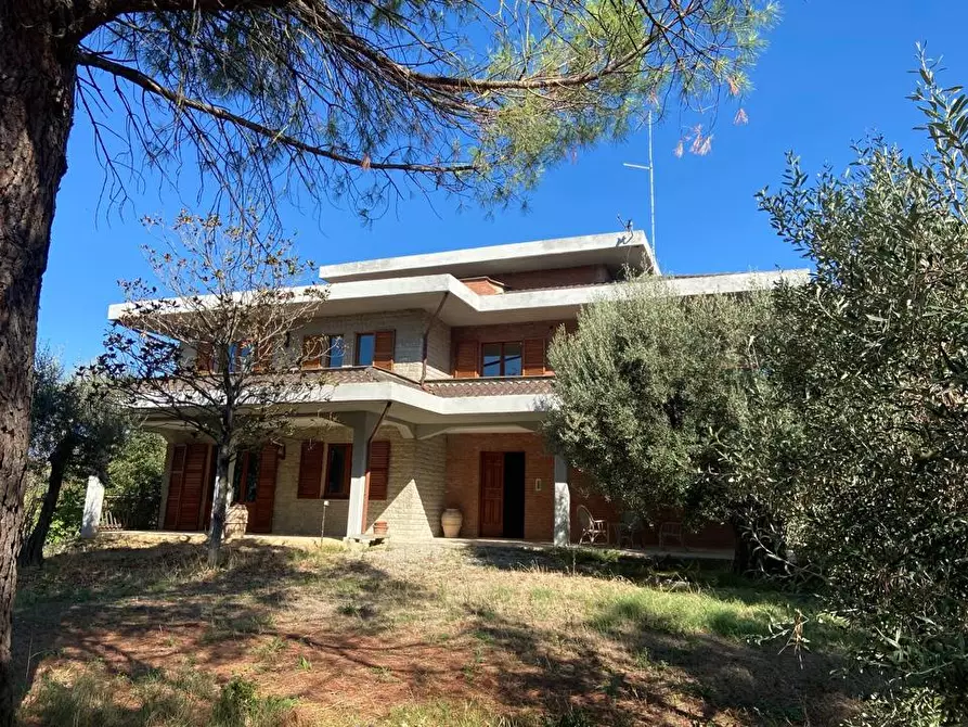 Immagine 1 di Villa in vendita  in Via Bruno Buozzi, 69 a Castiglione Del Lago
