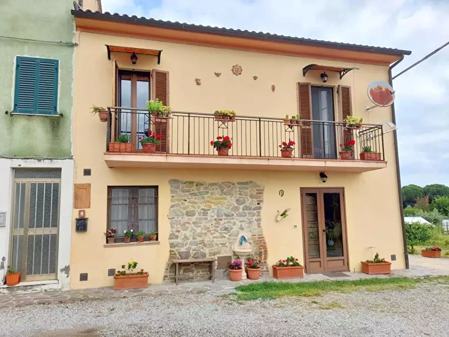 Immagine 1 di Porzione di casa in vendita  in Via del Giglio, 2 a Castiglione Del Lago