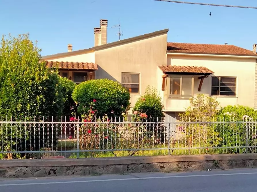Immagine 1 di Casa indipendente in vendita  in Via II Giugno, 23 a Passignano Sul Trasimeno
