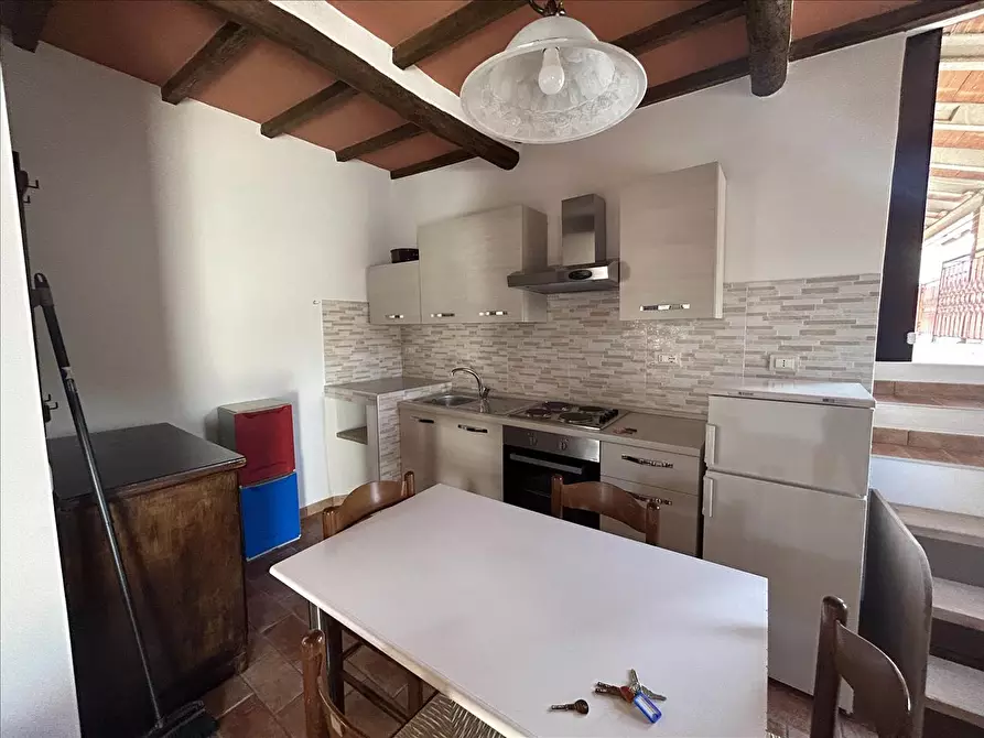 Immagine 3 di Porzione di casa in vendita  in Via della Sapienza, 23 a Magione