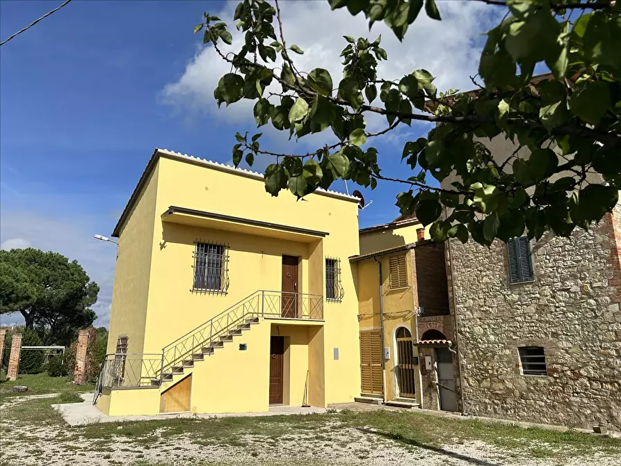 Immagine 1 di Porzione di casa in vendita  in Località Cascina, 30 a Castiglione Del Lago