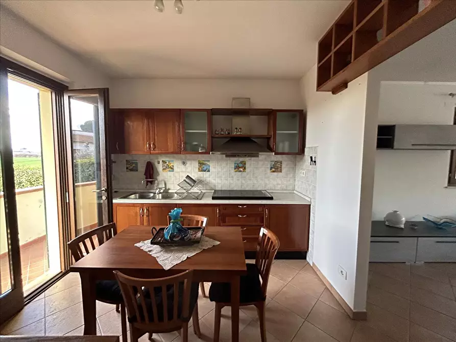 Immagine 2 di Appartamento in vendita  a Castiglione Del Lago