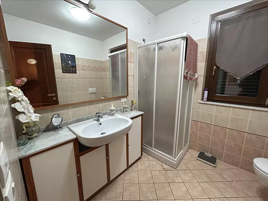 Immagine 8 di Appartamento in vendita  a Castiglione Del Lago