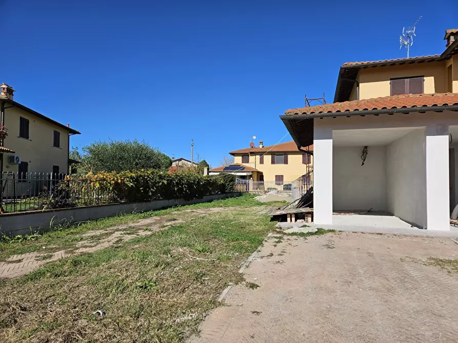 Immagine 6 di Appartamento in vendita  a Castiglione Del Lago