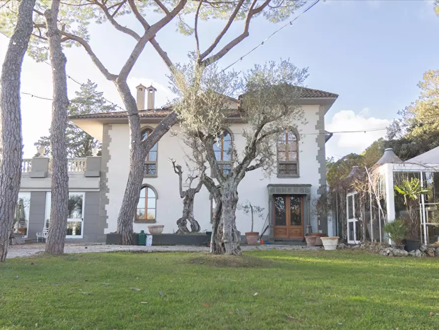 Immagine 1 di Villa in vendita  in Strada Statale del Trasimeno, 21 a Passignano Sul Trasimeno