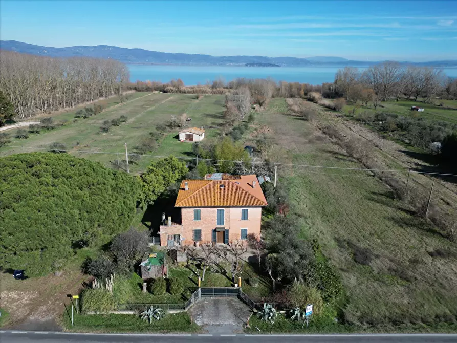 Immagine 1 di Casa indipendente in vendita  a Castiglione Del Lago