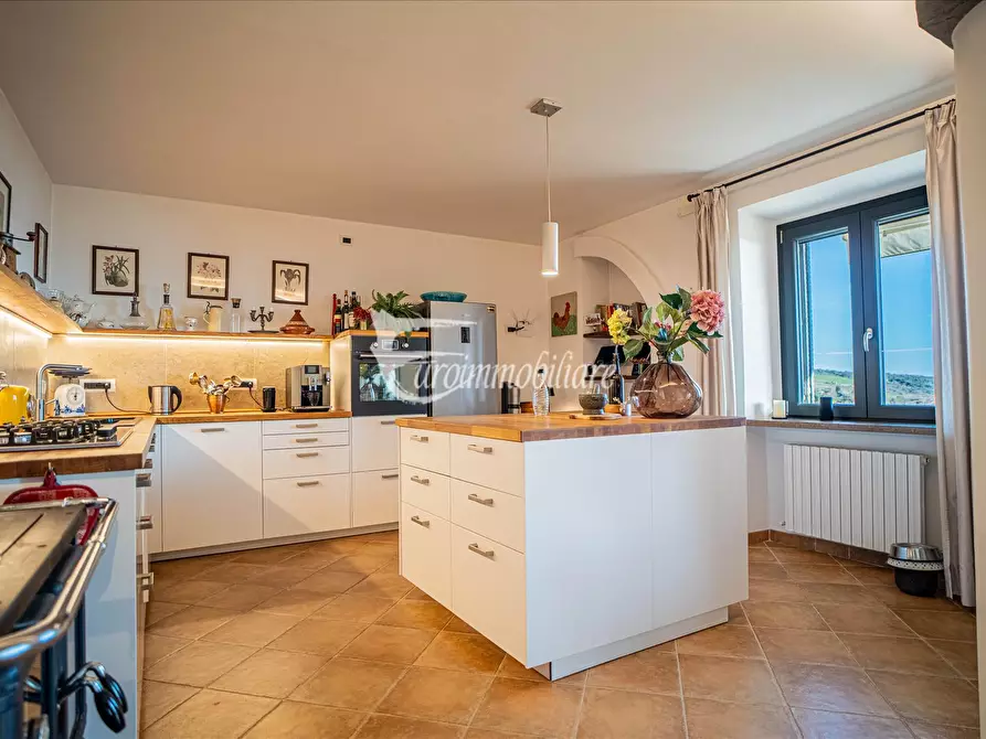 Immagine 6 di Villa in vendita  a Passignano Sul Trasimeno