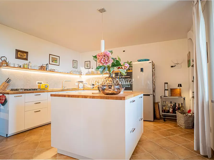 Immagine 7 di Villa in vendita  a Passignano Sul Trasimeno