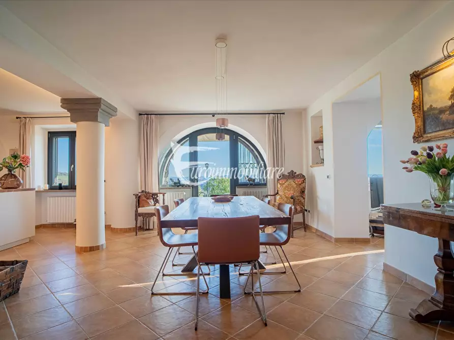 Immagine 8 di Villa in vendita  a Passignano Sul Trasimeno