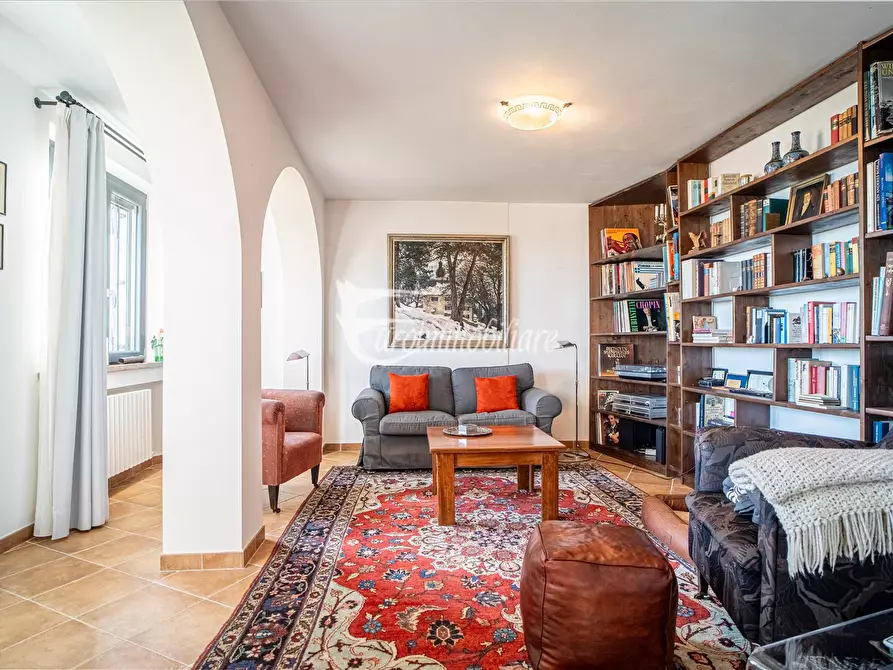 Immagine 9 di Villa in vendita  a Passignano Sul Trasimeno