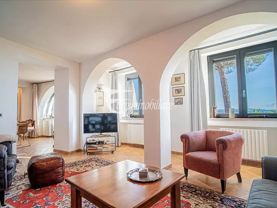 Immagine 10 di Villa in vendita  a Passignano Sul Trasimeno