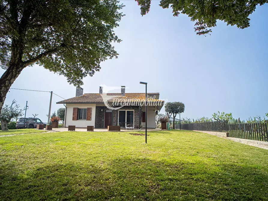 Immagine 1 di Villa in vendita  in Indirizzo non valido. a Castiglione Del Lago