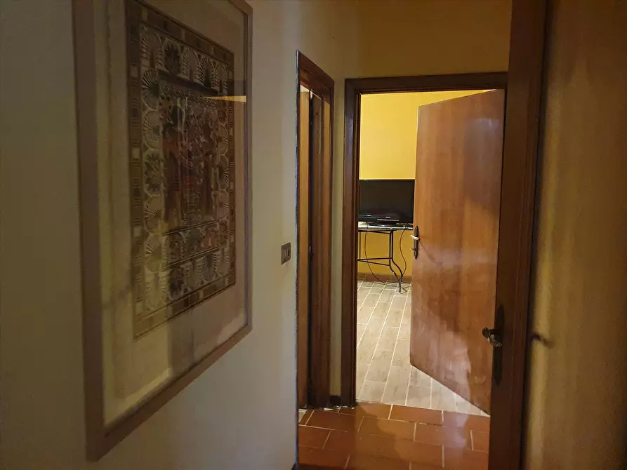 Immagine 9 di Casa indipendente in vendita  a Castiglione Del Lago