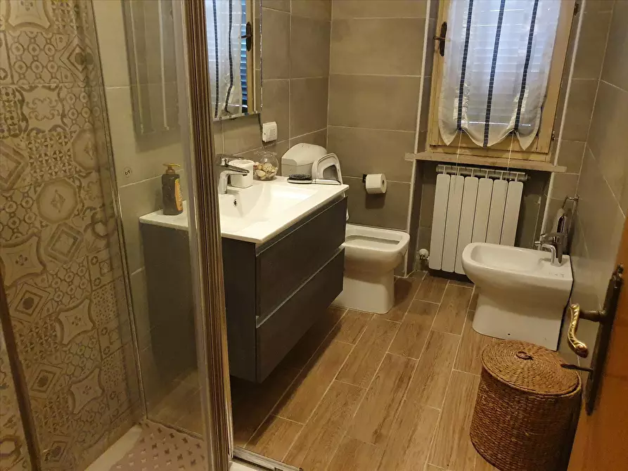 Immagine 10 di Casa indipendente in vendita  a Castiglione Del Lago