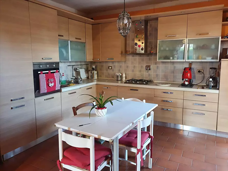 Immagine 6 di Casa indipendente in vendita  a Castiglione Del Lago