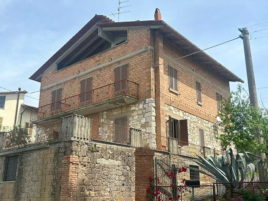 Immagine 5 di Casa indipendente in vendita  a Castiglione Del Lago