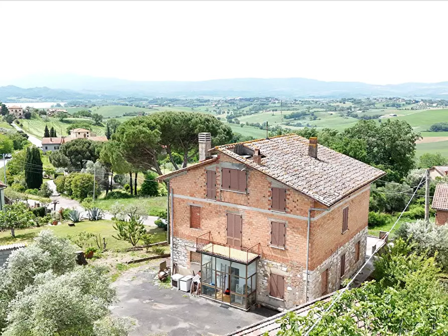 Immagine 2 di Casa indipendente in vendita  a Castiglione Del Lago