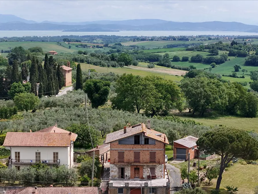 Immagine 3 di Casa indipendente in vendita  a Castiglione Del Lago