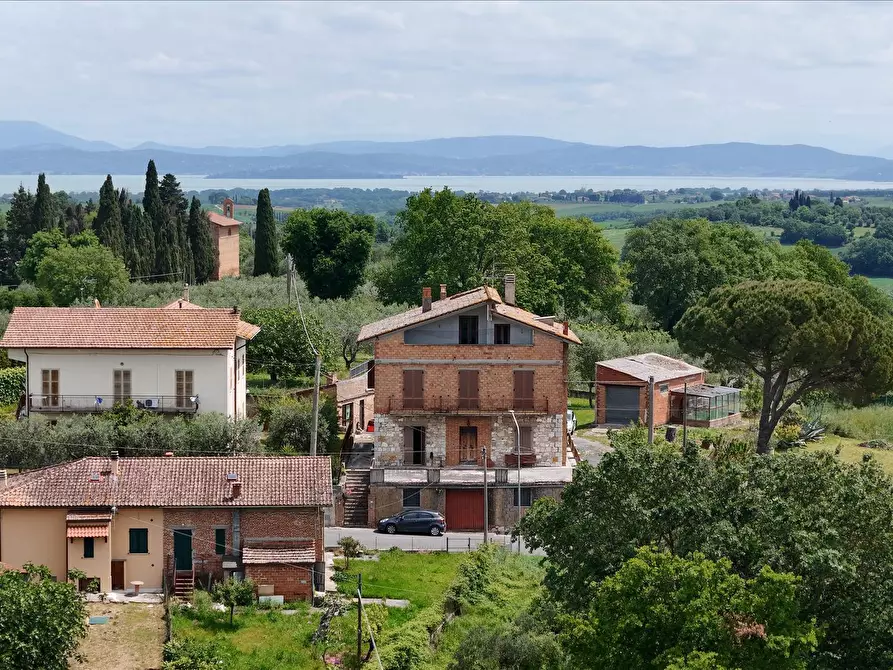 Immagine 4 di Casa indipendente in vendita  a Castiglione Del Lago