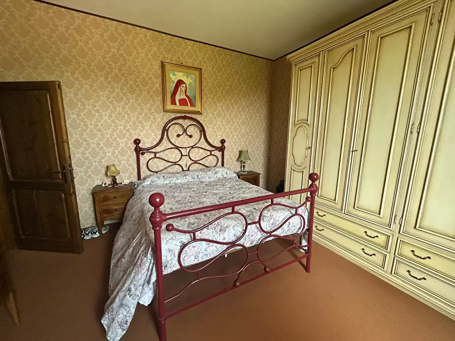 Immagine 8 di Casa indipendente in vendita  a Castiglione Del Lago