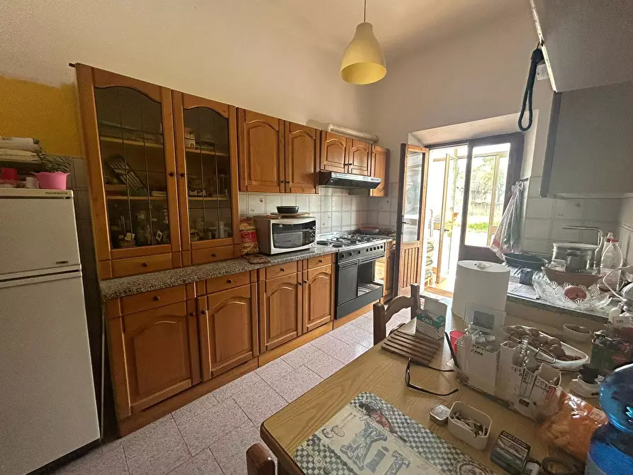 Immagine 9 di Casa indipendente in vendita  a Castiglione Del Lago