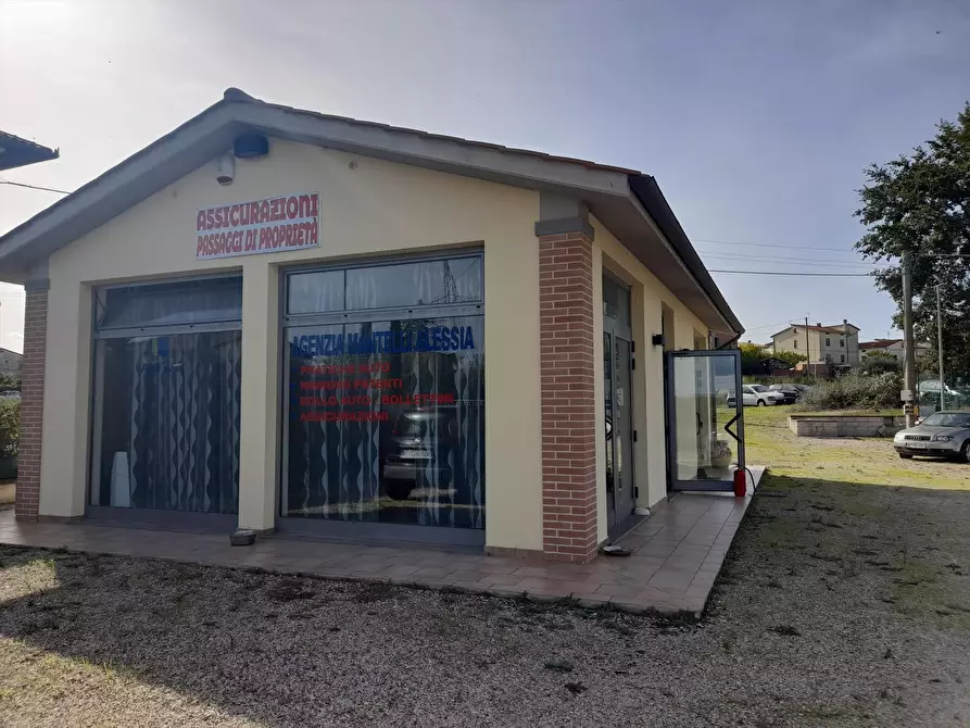 Immagine 4 di Casa indipendente in vendita  a Castiglione Del Lago