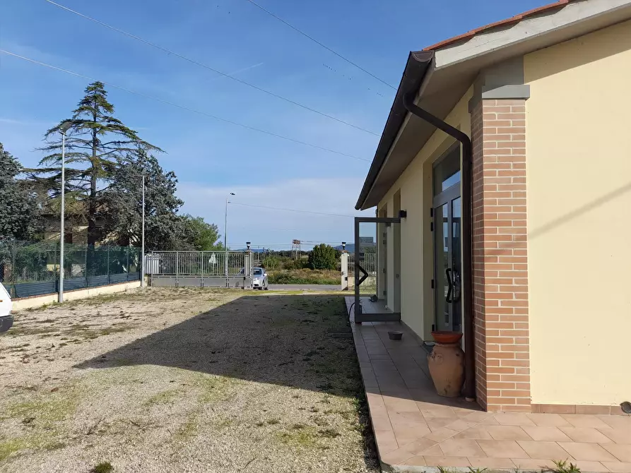 Immagine 6 di Casa indipendente in vendita  a Castiglione Del Lago