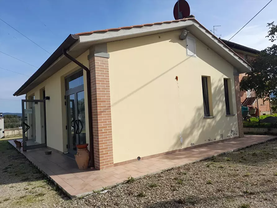 Immagine 5 di Casa indipendente in vendita  a Castiglione Del Lago