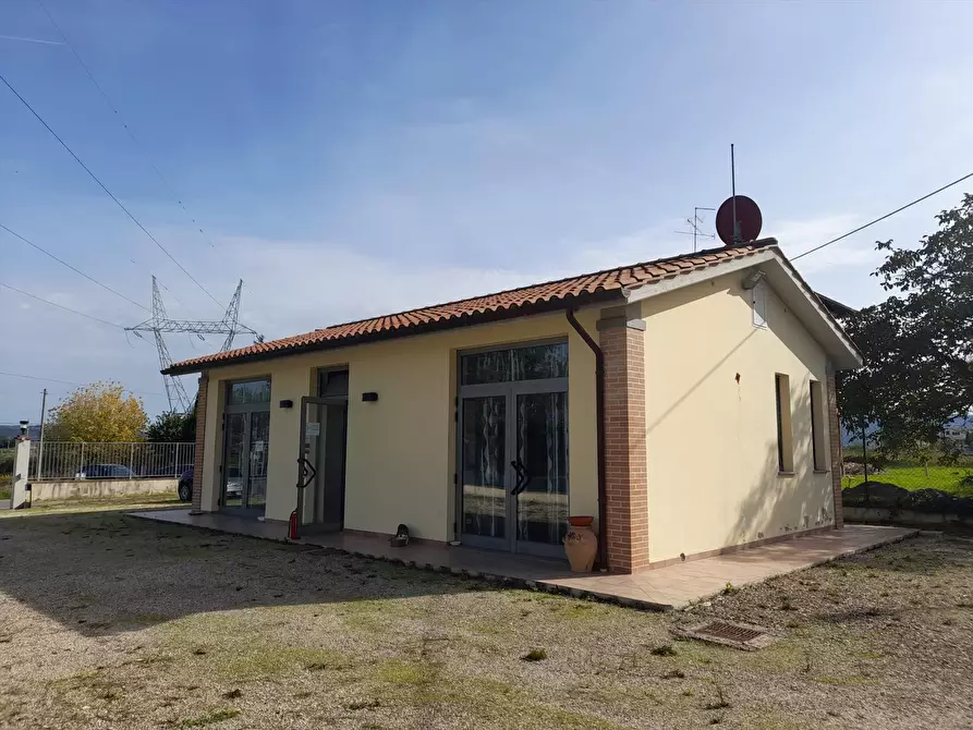 Immagine 3 di Casa indipendente in vendita  a Castiglione Del Lago