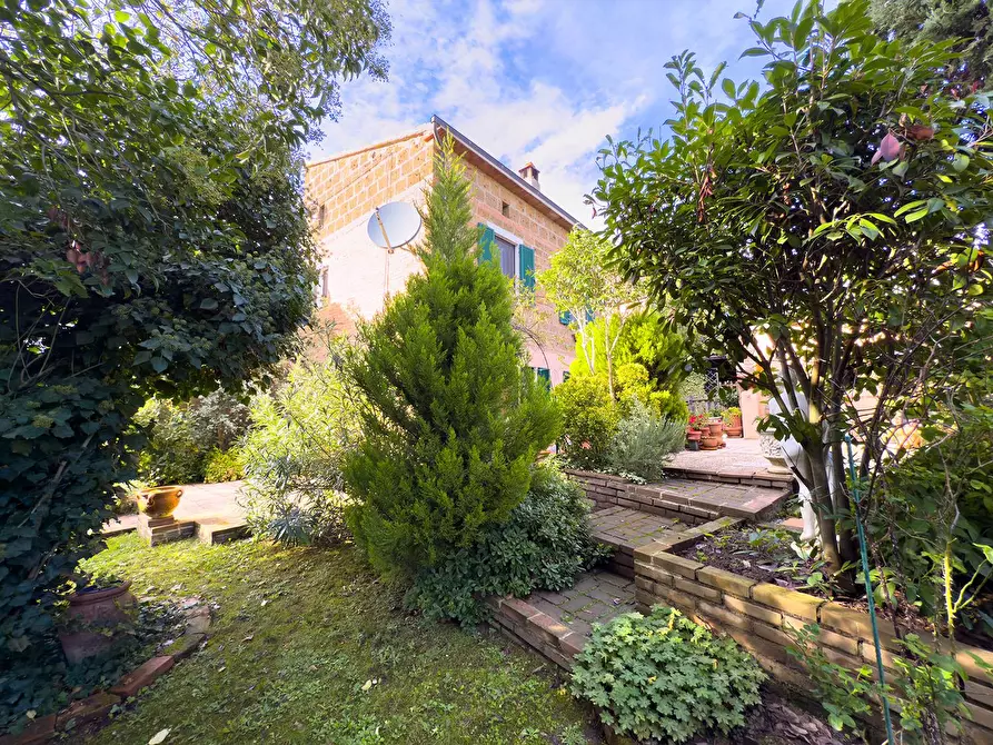 Immagine 6 di Porzione di casa in vendita  in Via Toscana, 65 a Castiglione Del Lago