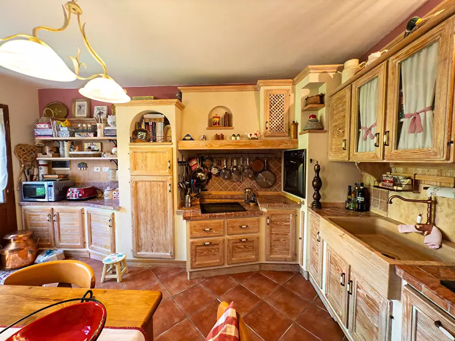 Immagine 9 di Porzione di casa in vendita  in Via Toscana, 65 a Castiglione Del Lago