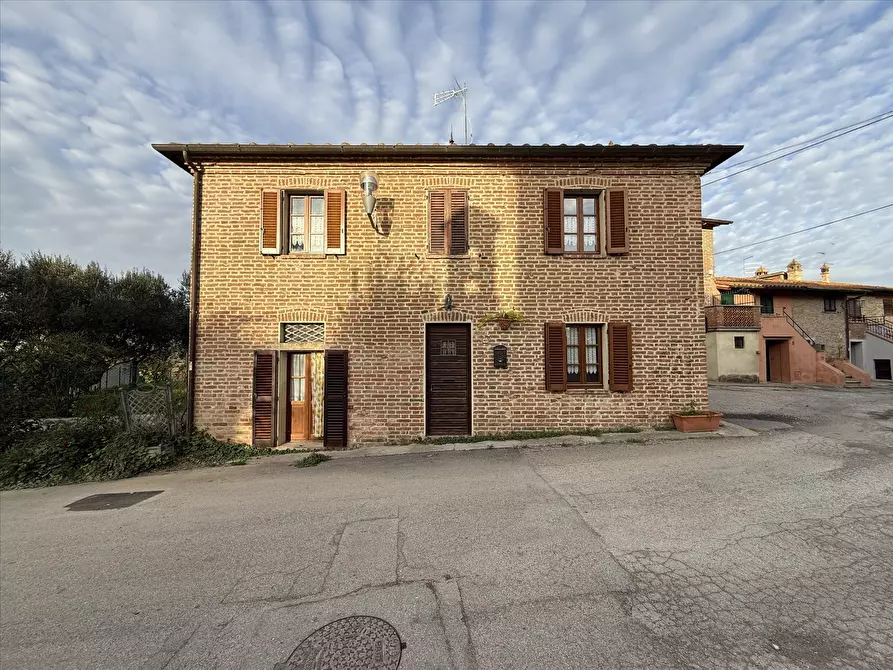 casa indipendente in vendita a Castiglione del Lago in zona Casamaggiore